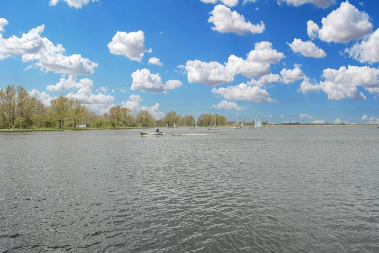 Вилла Meerzicht 70 - Vakantiehuis Aan Het Water! Uitgeest Экстерьер фото